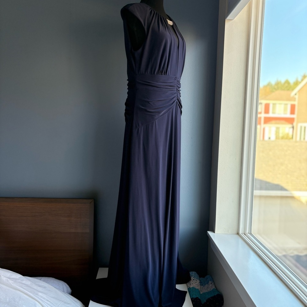 Vince Camuto Midnight Blue Cap Sleeve Formal Dress Gown w Rhinestone Neck Detail - Picture 8 of 17